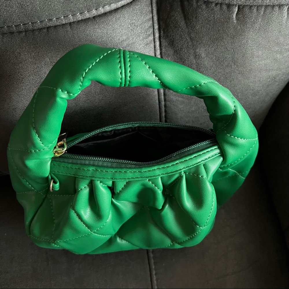 Quilted Chain Ruched Bag - Picture 3 of 10